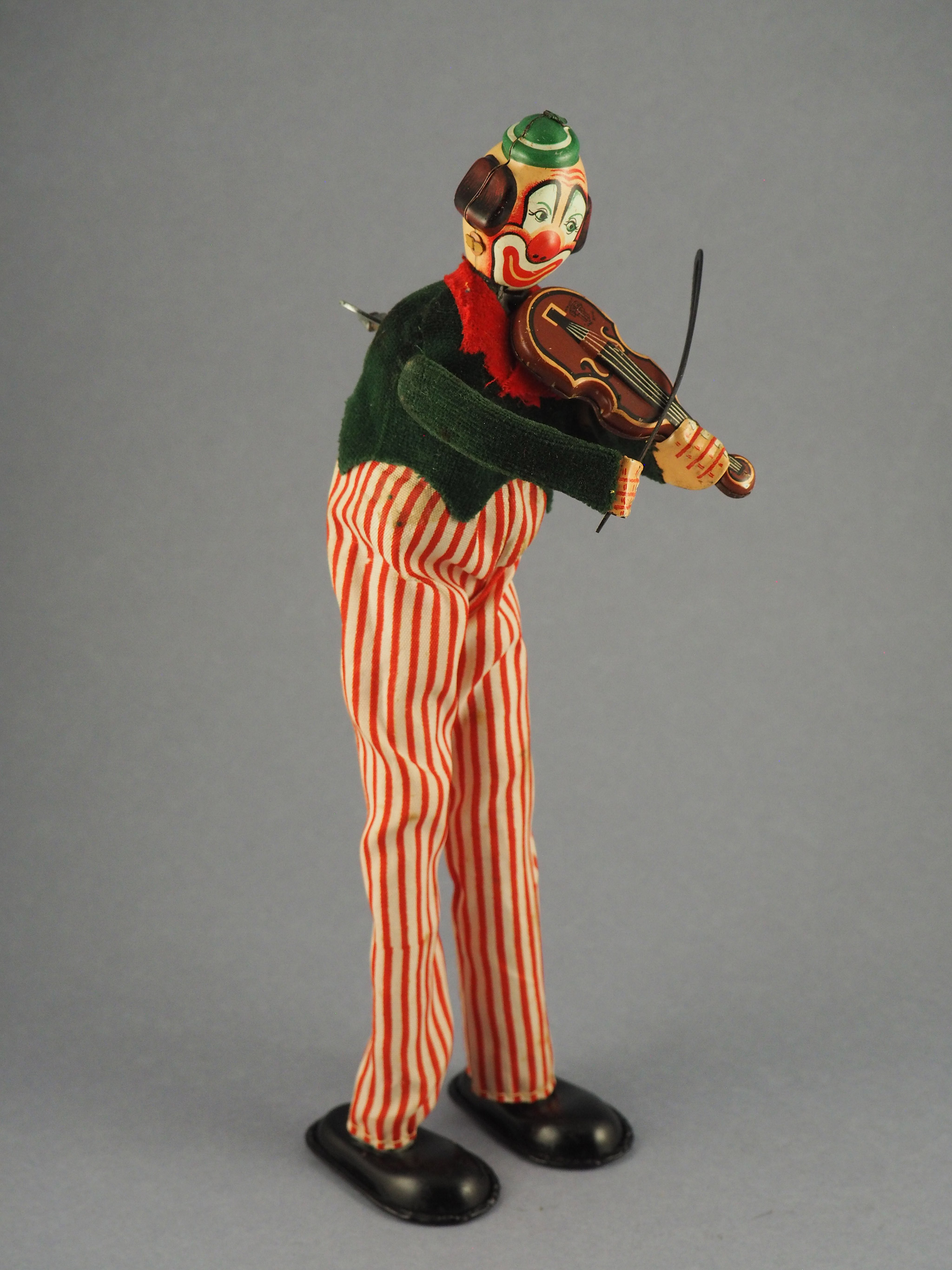 Happy, the Violinist photo 2