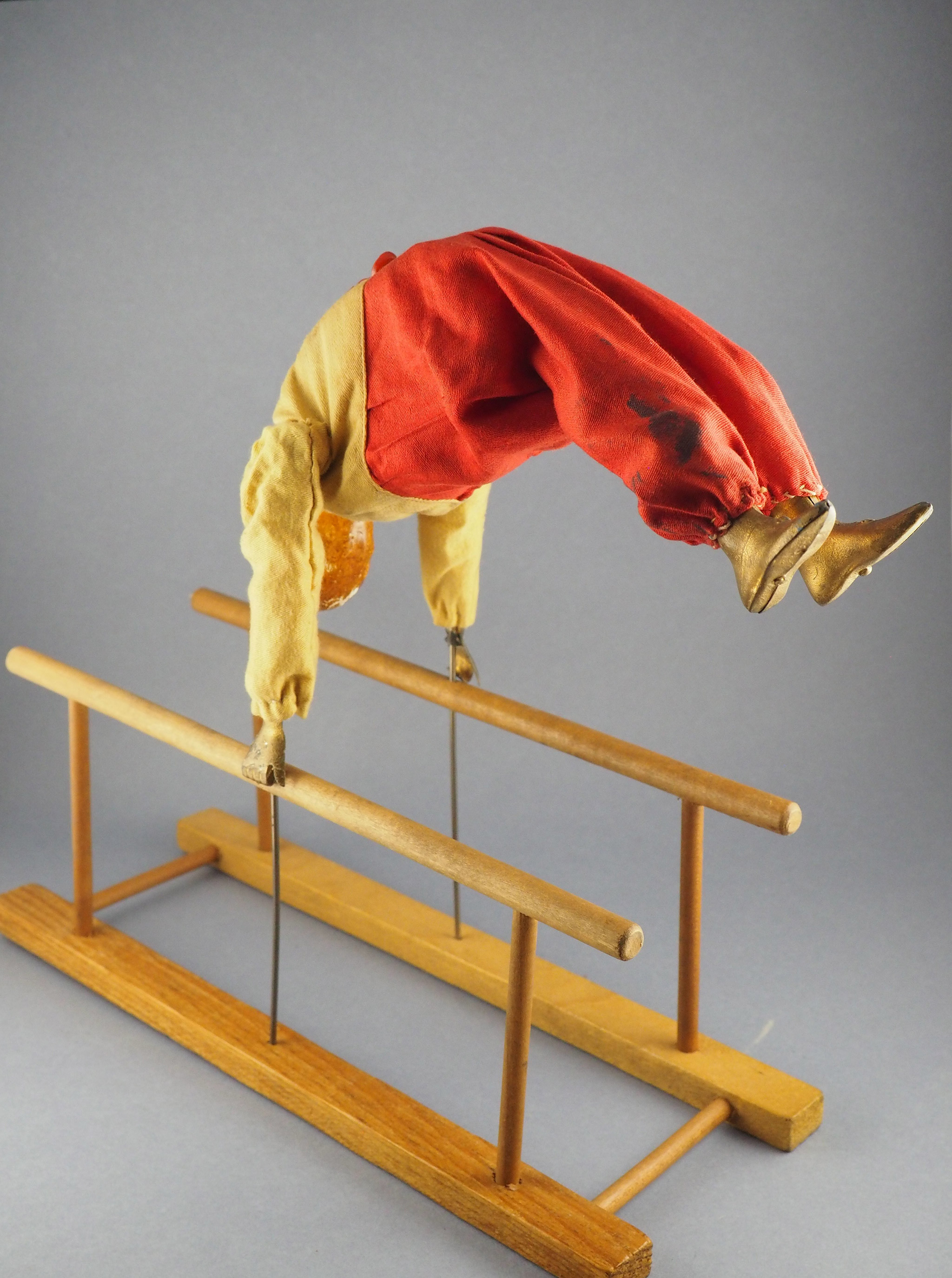 Le Clown Acrobate photo 2