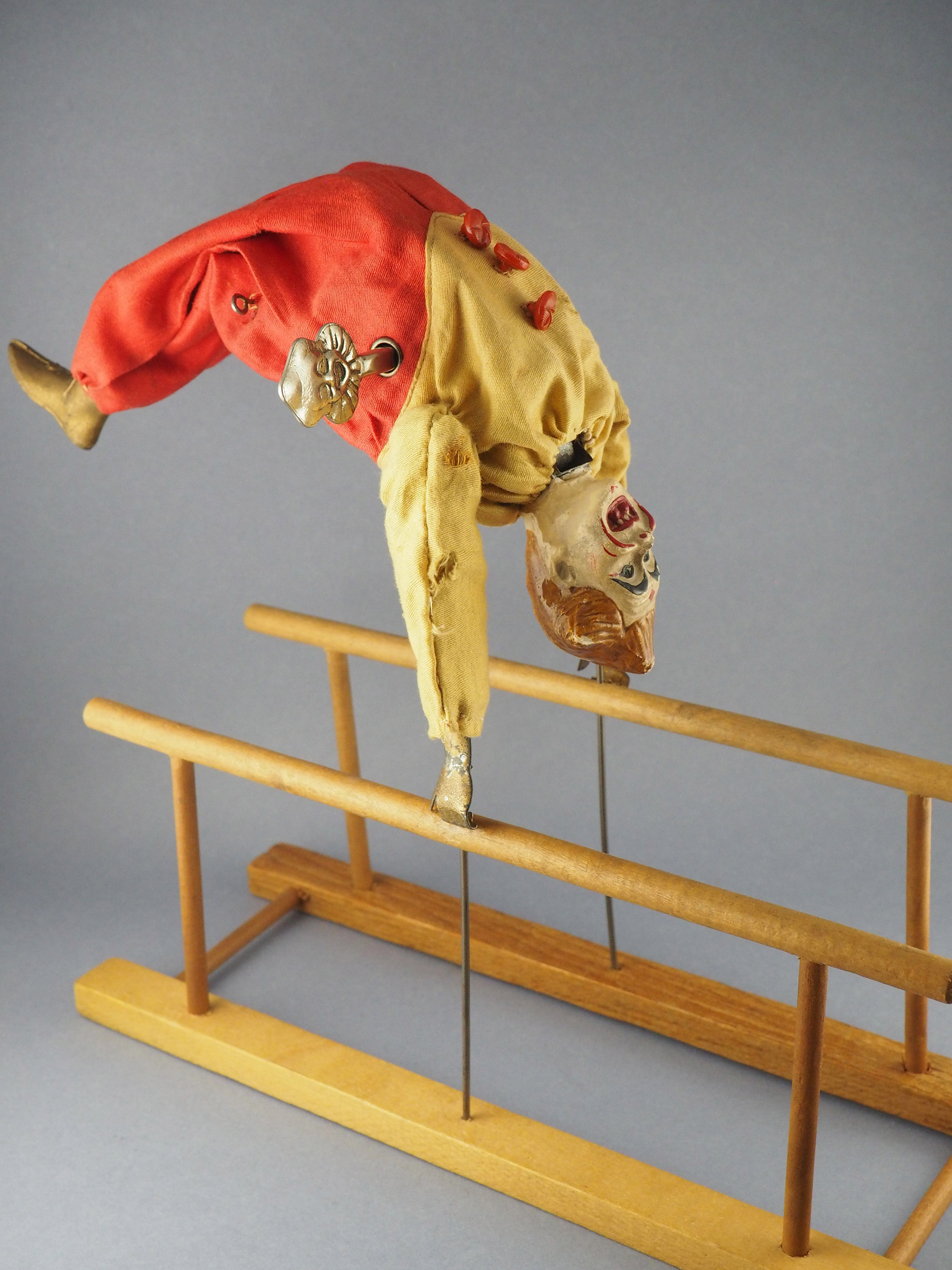 Le Clown Acrobate photo 3