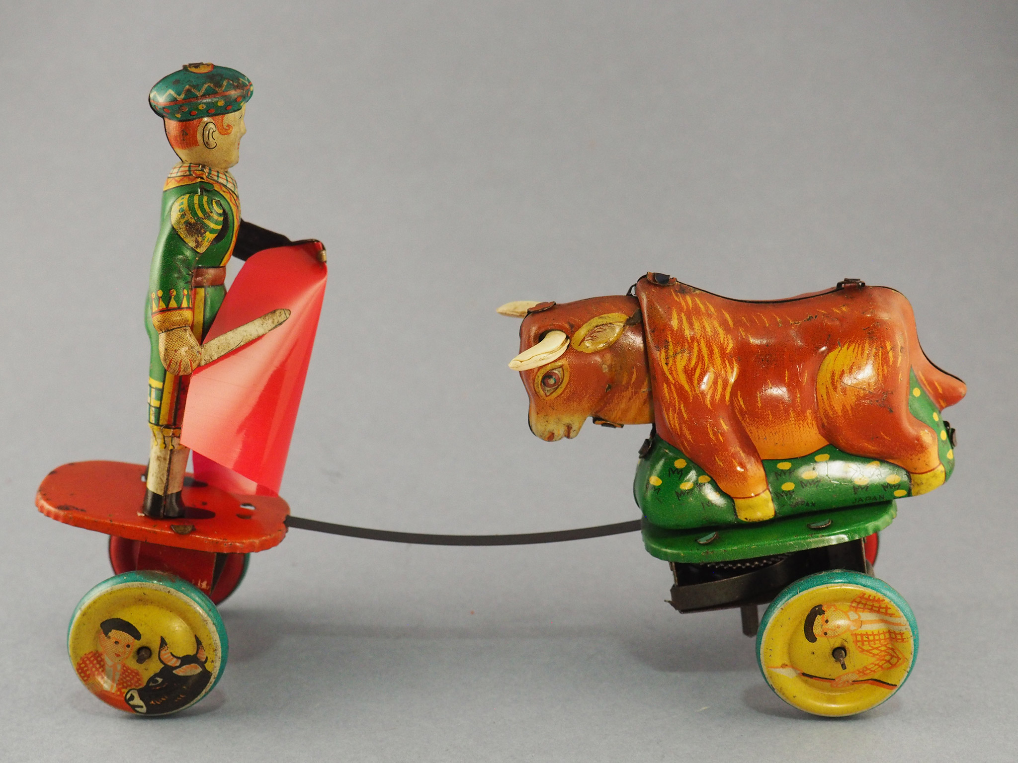Bullfighter and bull photo 1