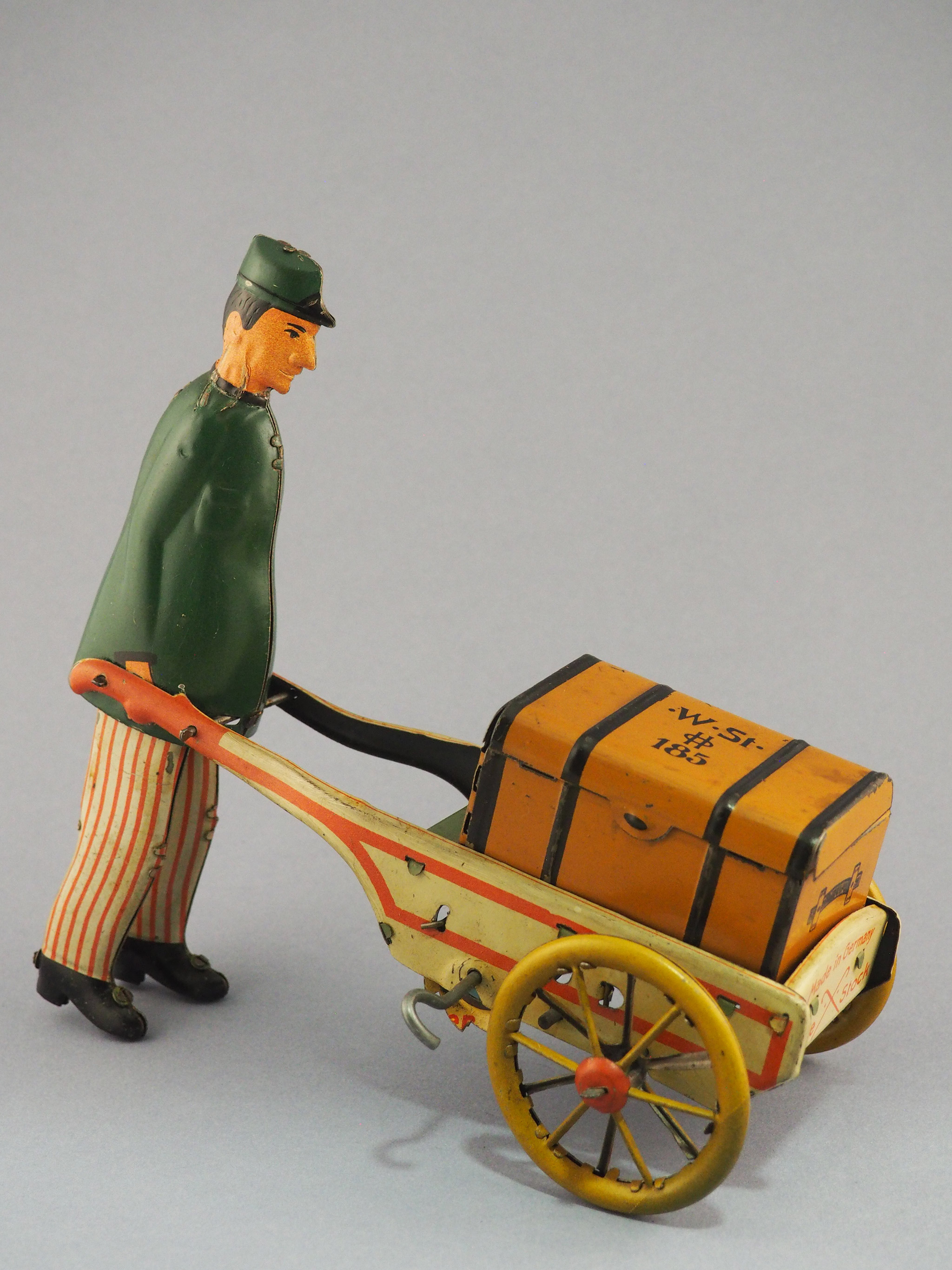 Jim the Walking Trolleyman photo 1