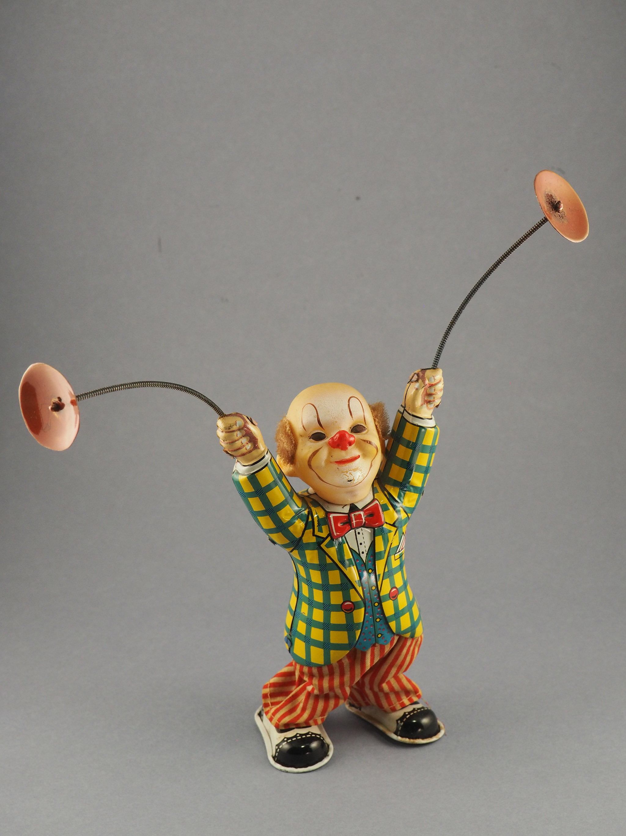 Clown Juggler with 2 plates photo 1