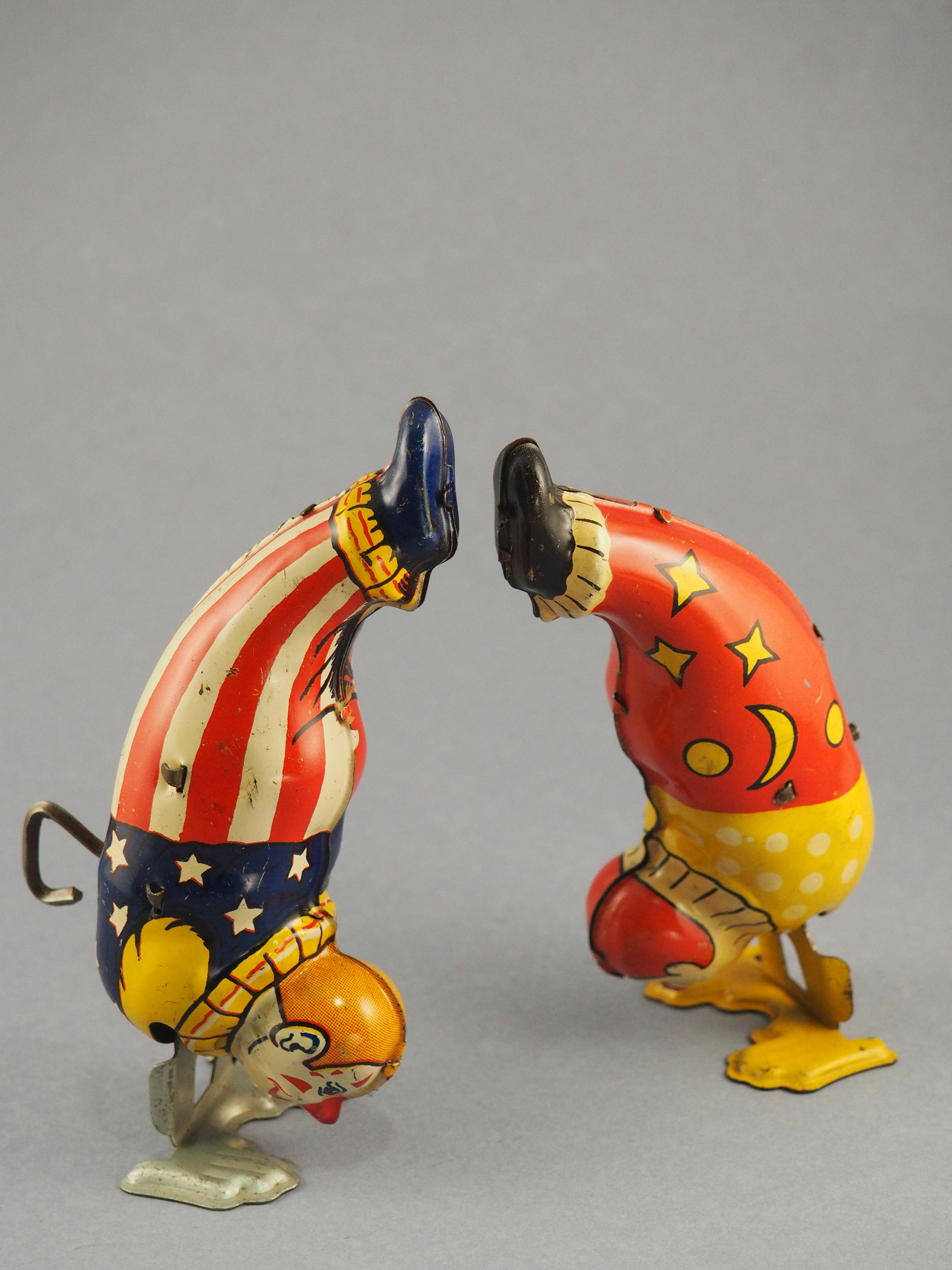 Handstanding clown photo 1