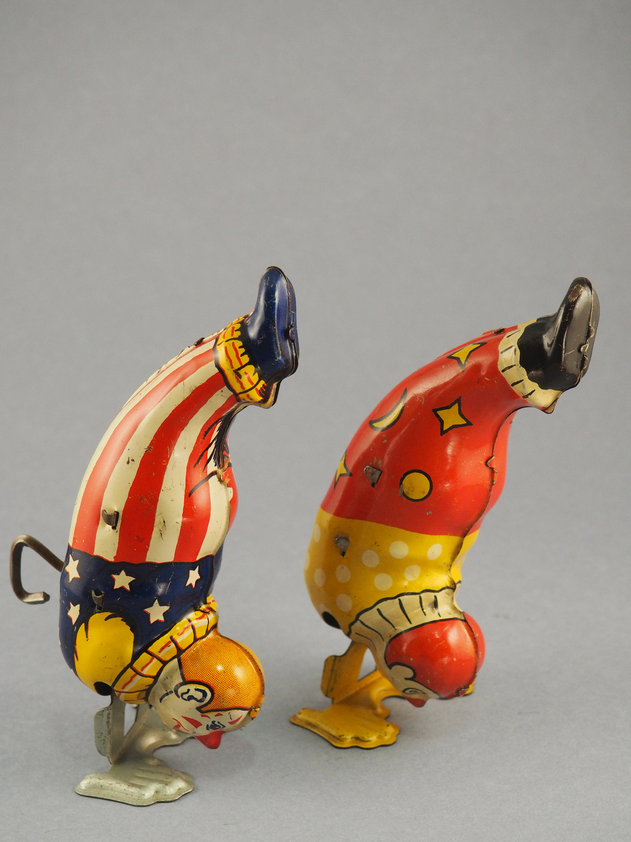 Handstanding clown photo 2