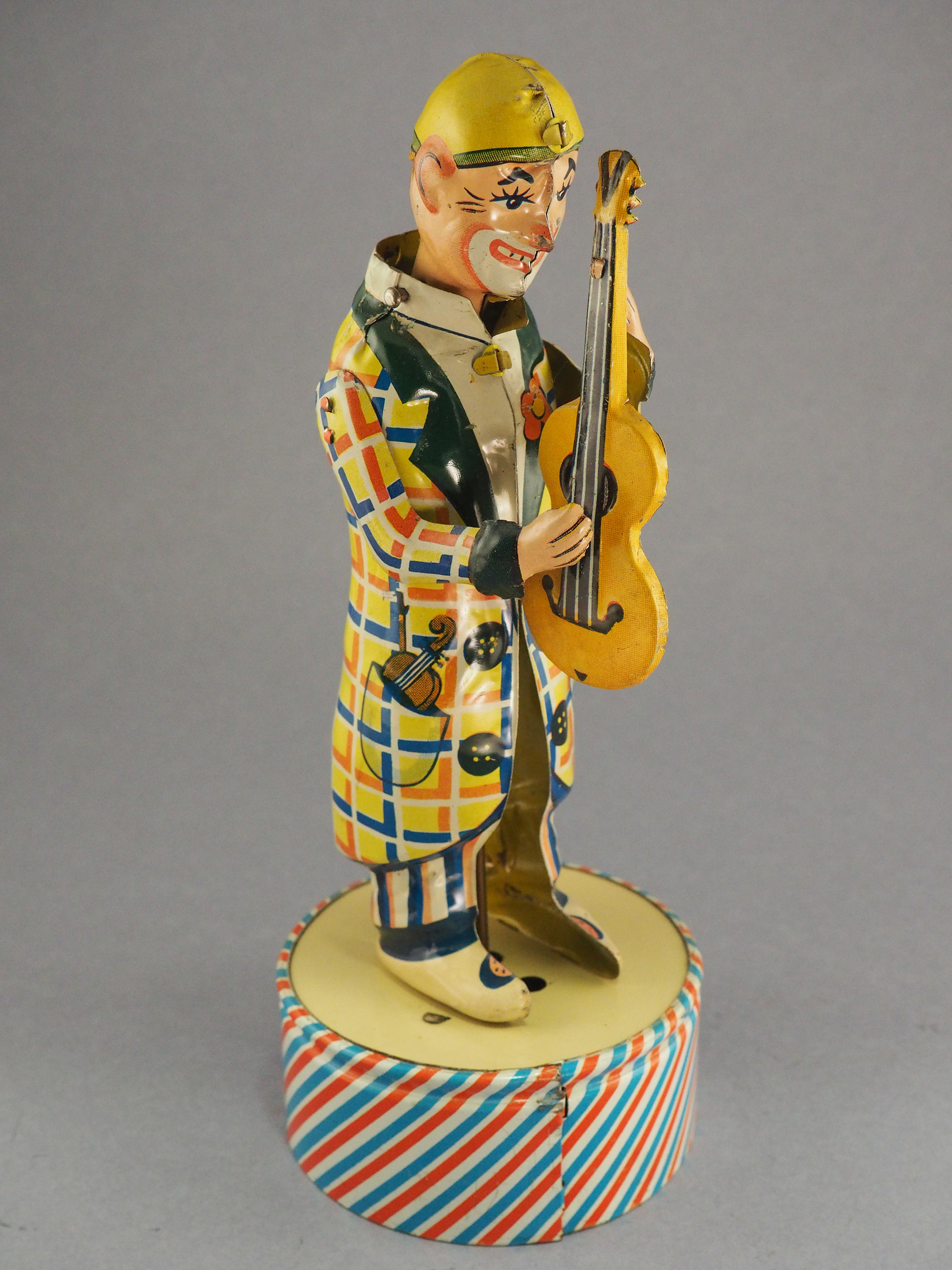 Clown with Guitar photo 1