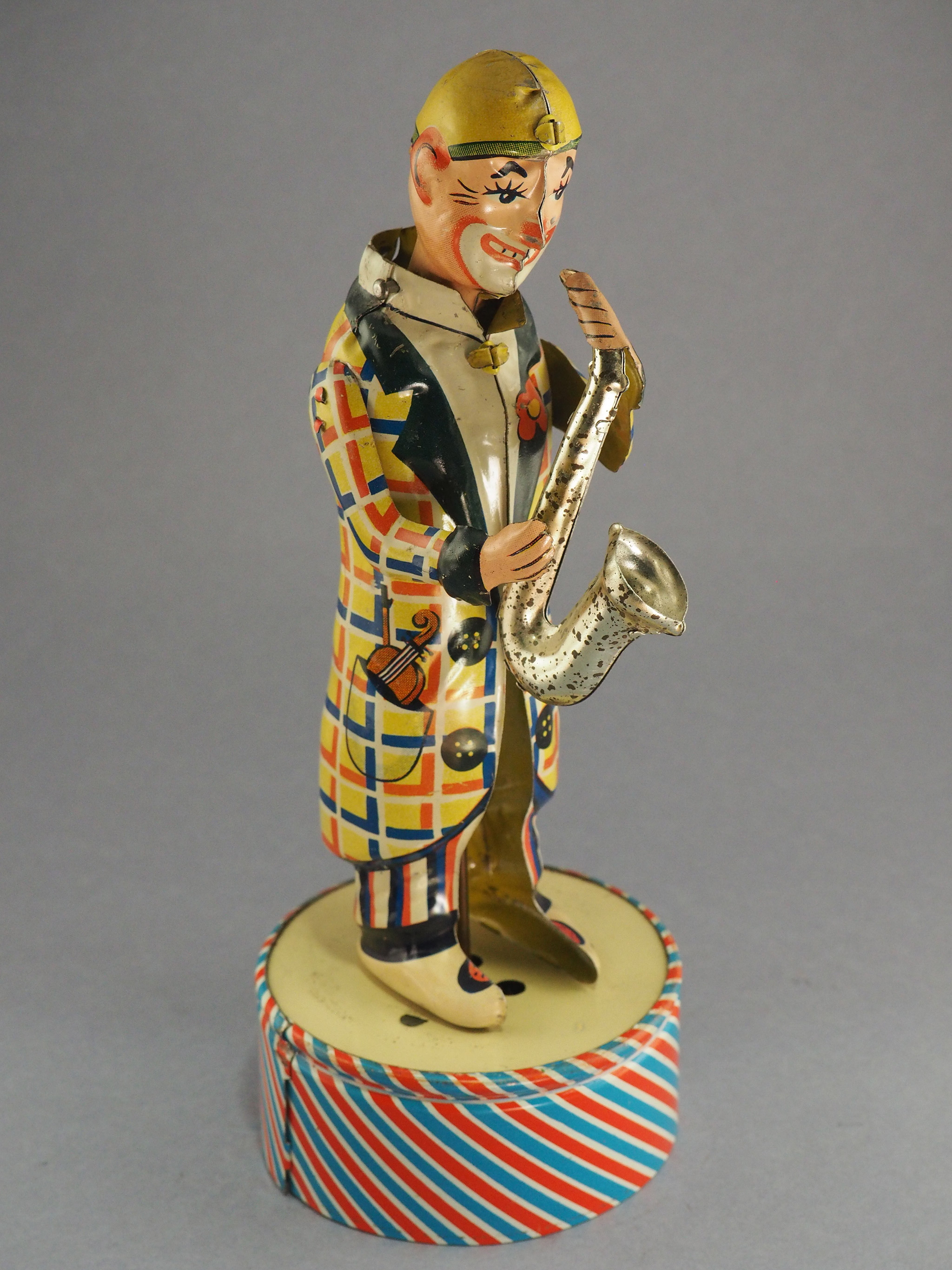 Clown with Saxophone photo 1