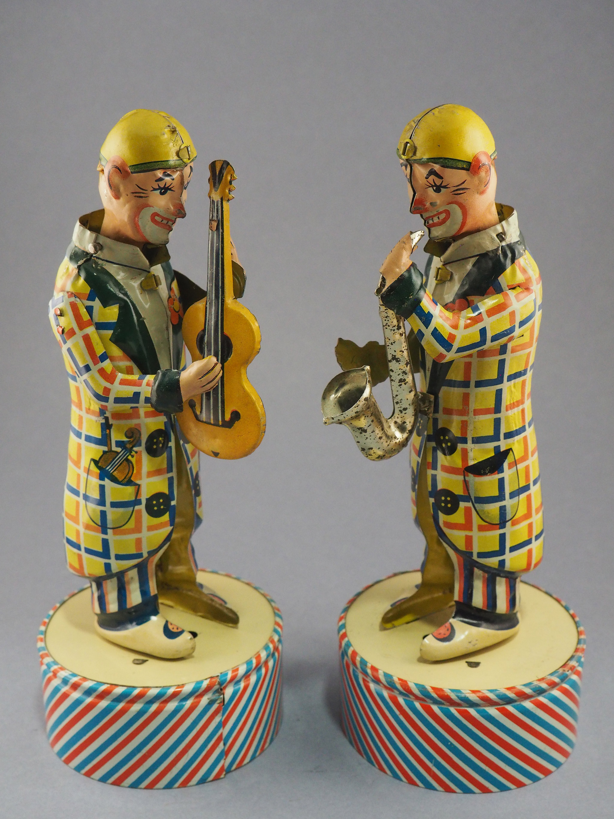 Clown with Saxophone photo 2
