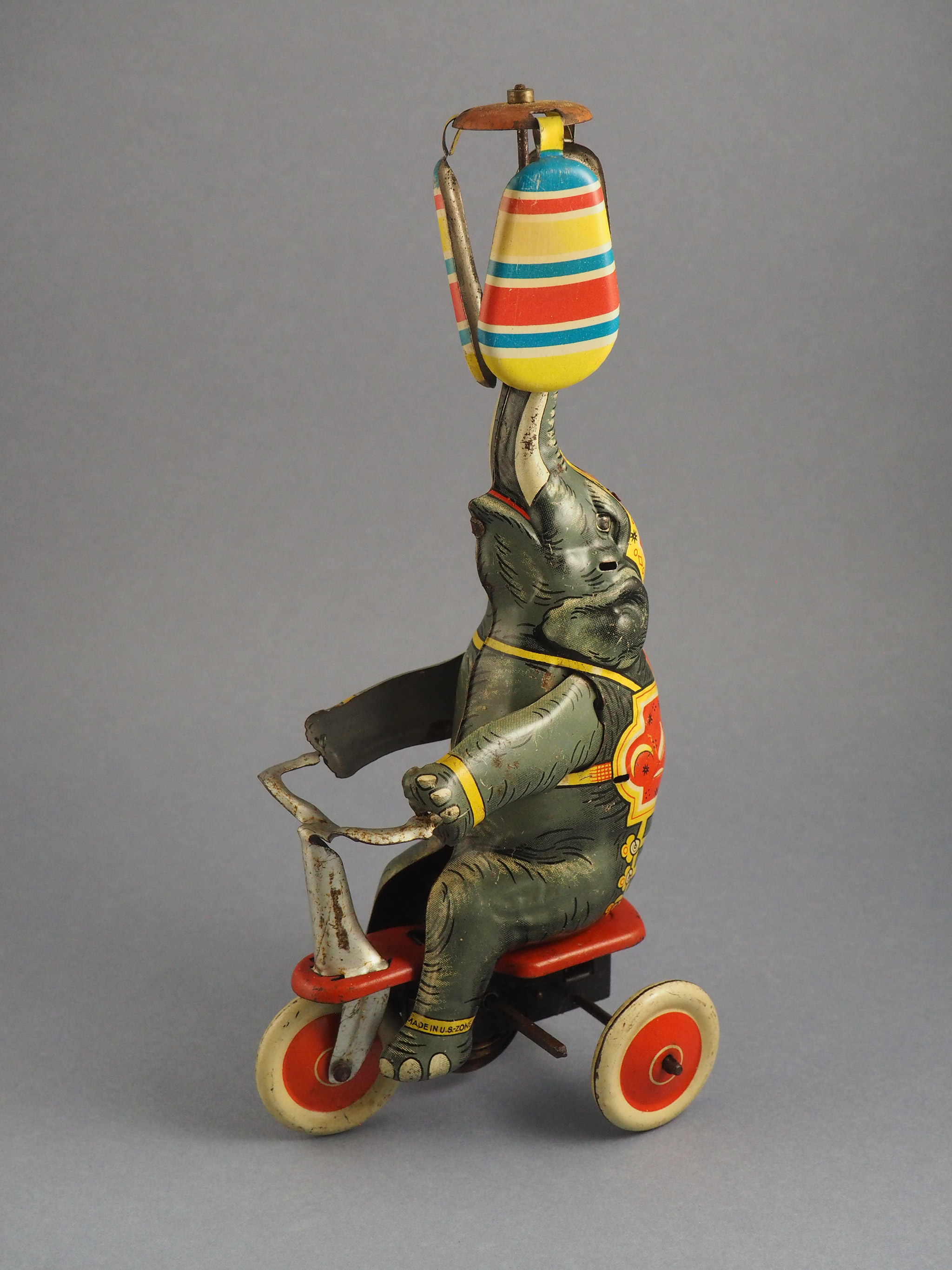 Elephant on Tricycle photo 1