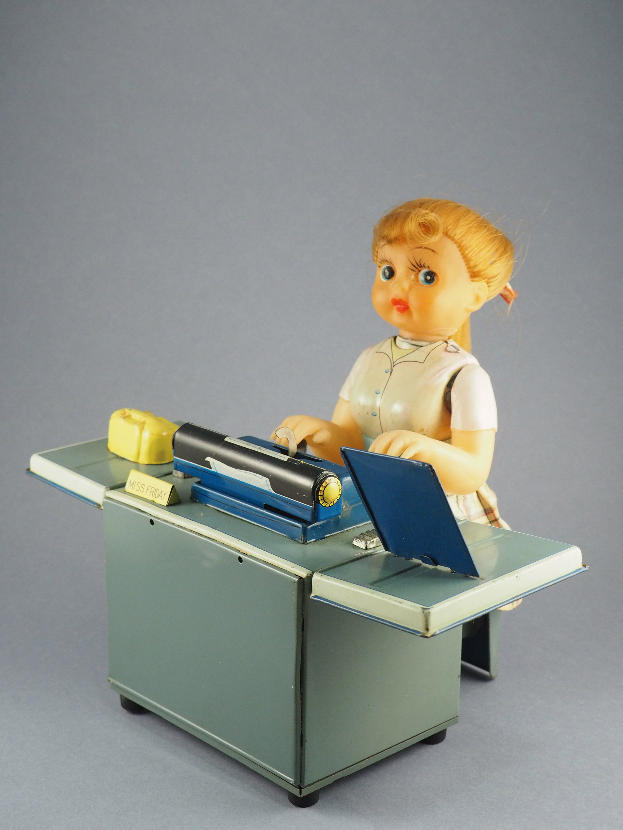 Miss Friday The Typist photo 3
