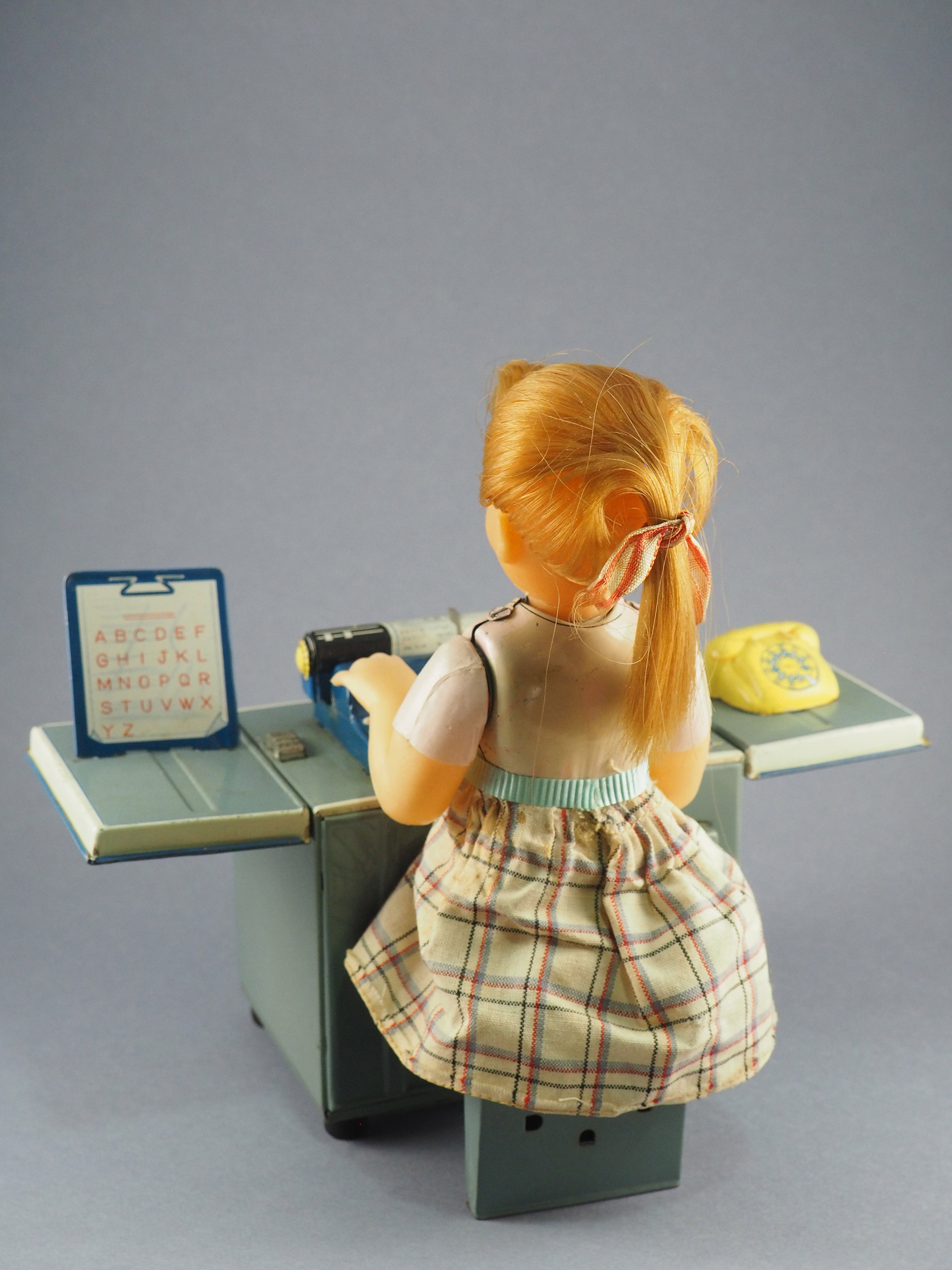 Miss Friday The Typist photo 4