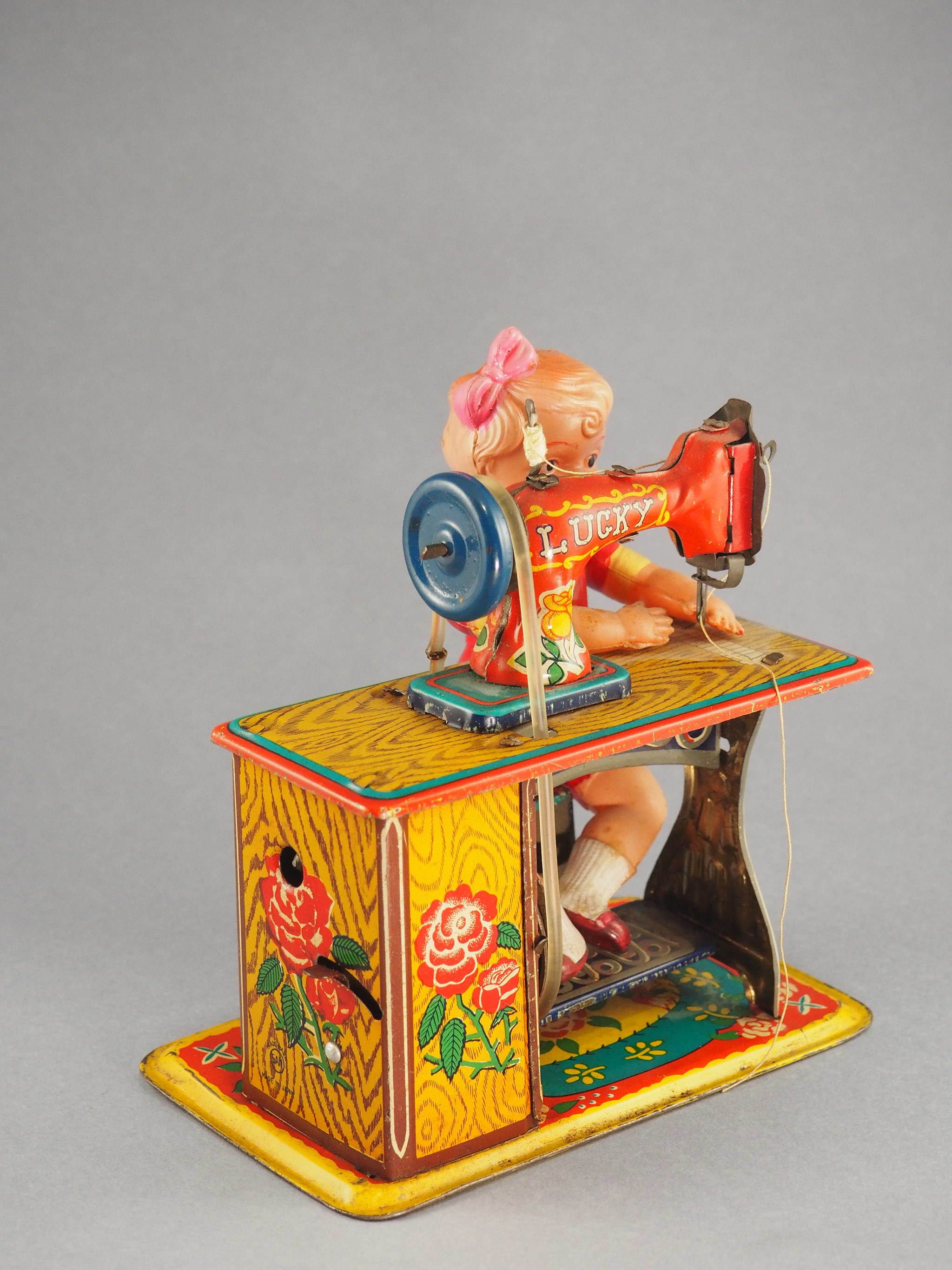 Lucky Baby Sewing Machine photo 2