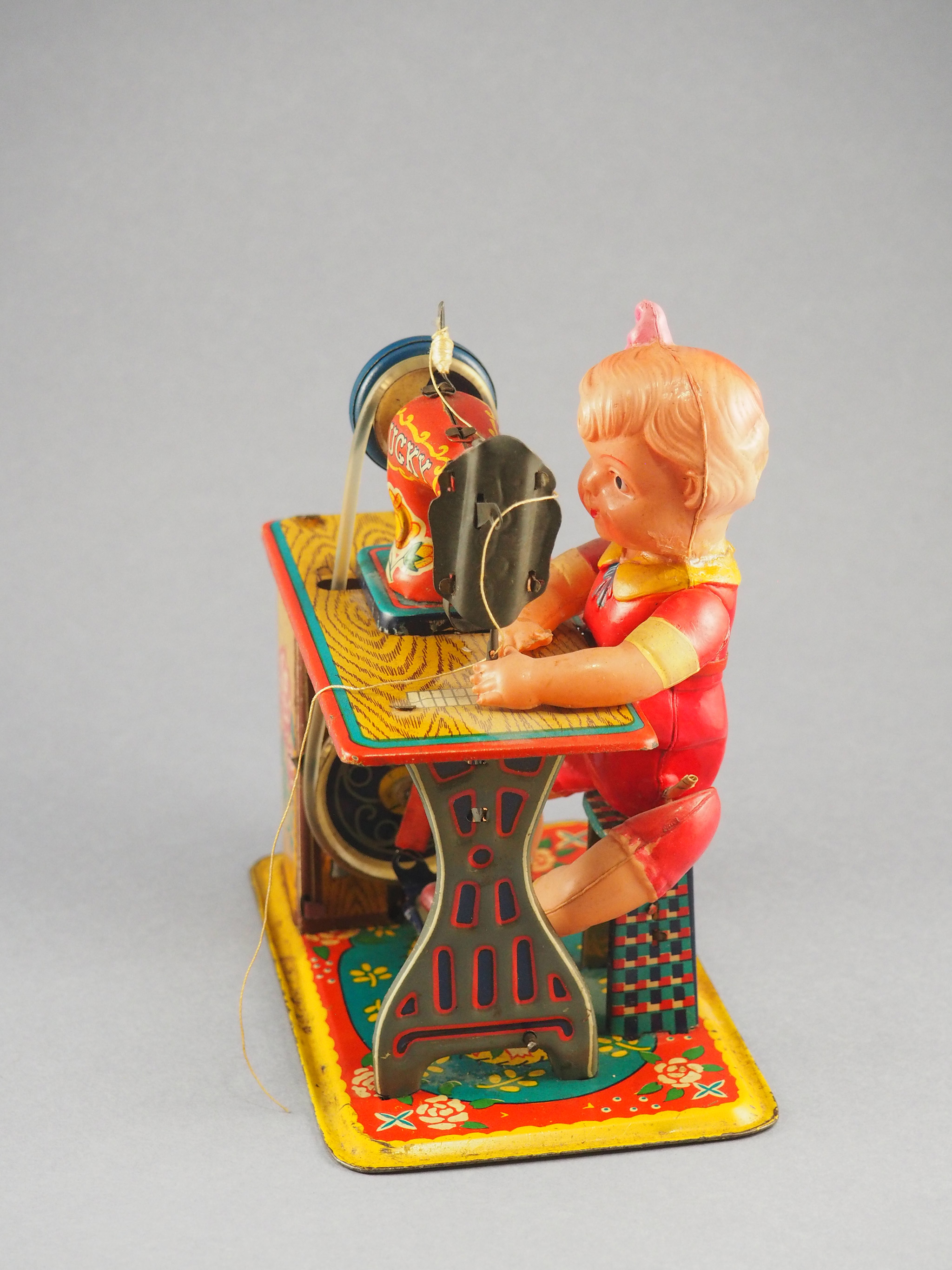 Lucky Baby Sewing Machine photo 3