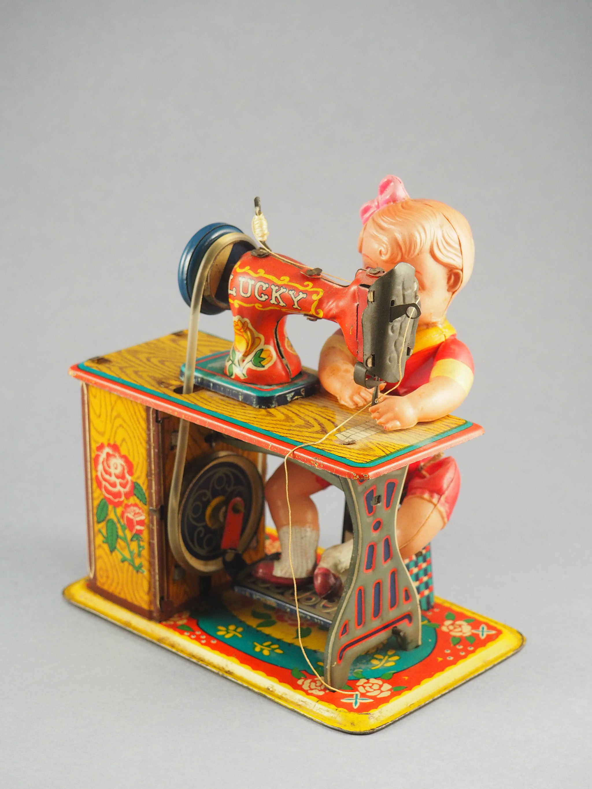 Lucky Baby Sewing Machine photo 4