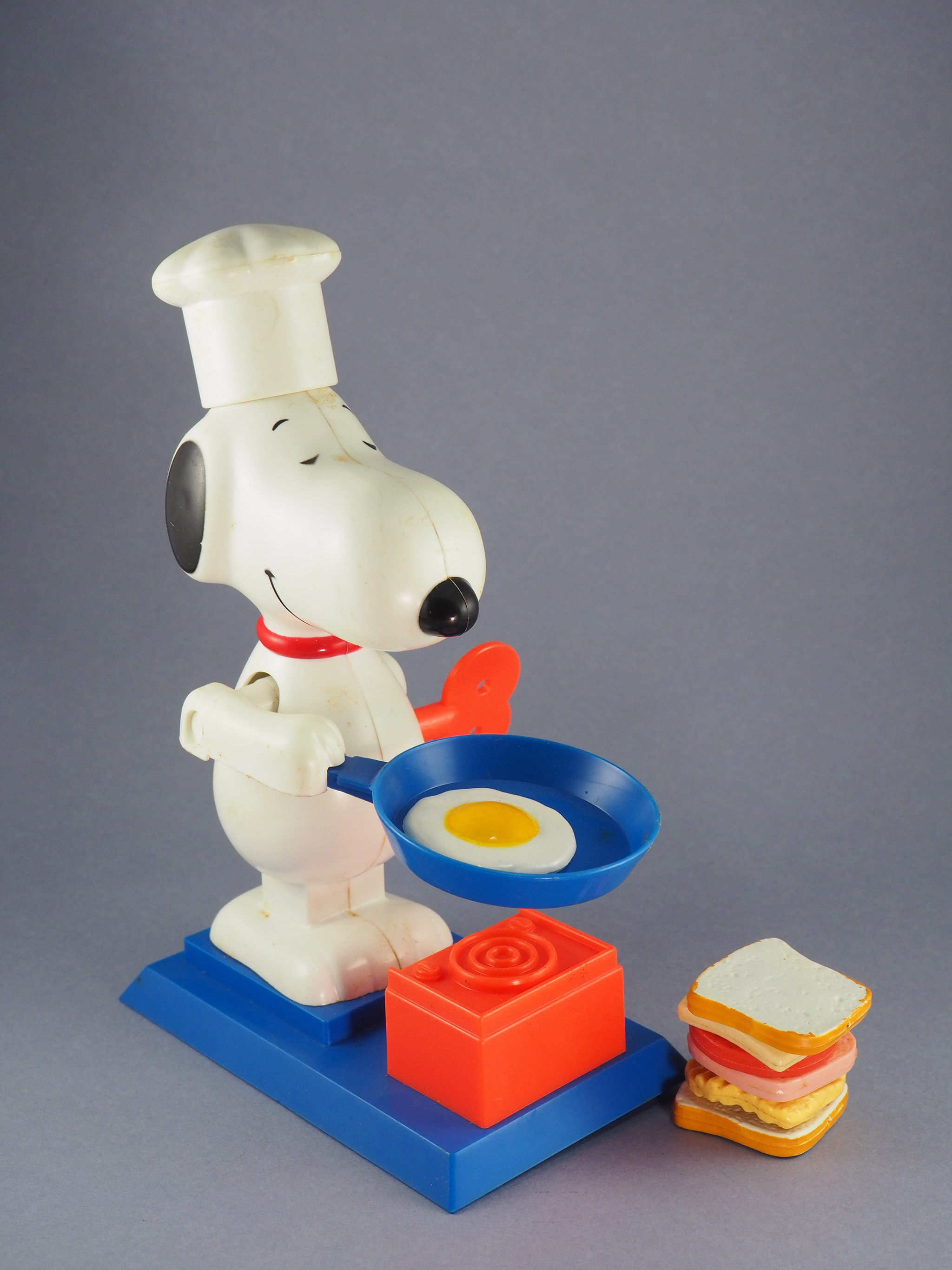 Snoopy Cook with Flipping Action photo 1