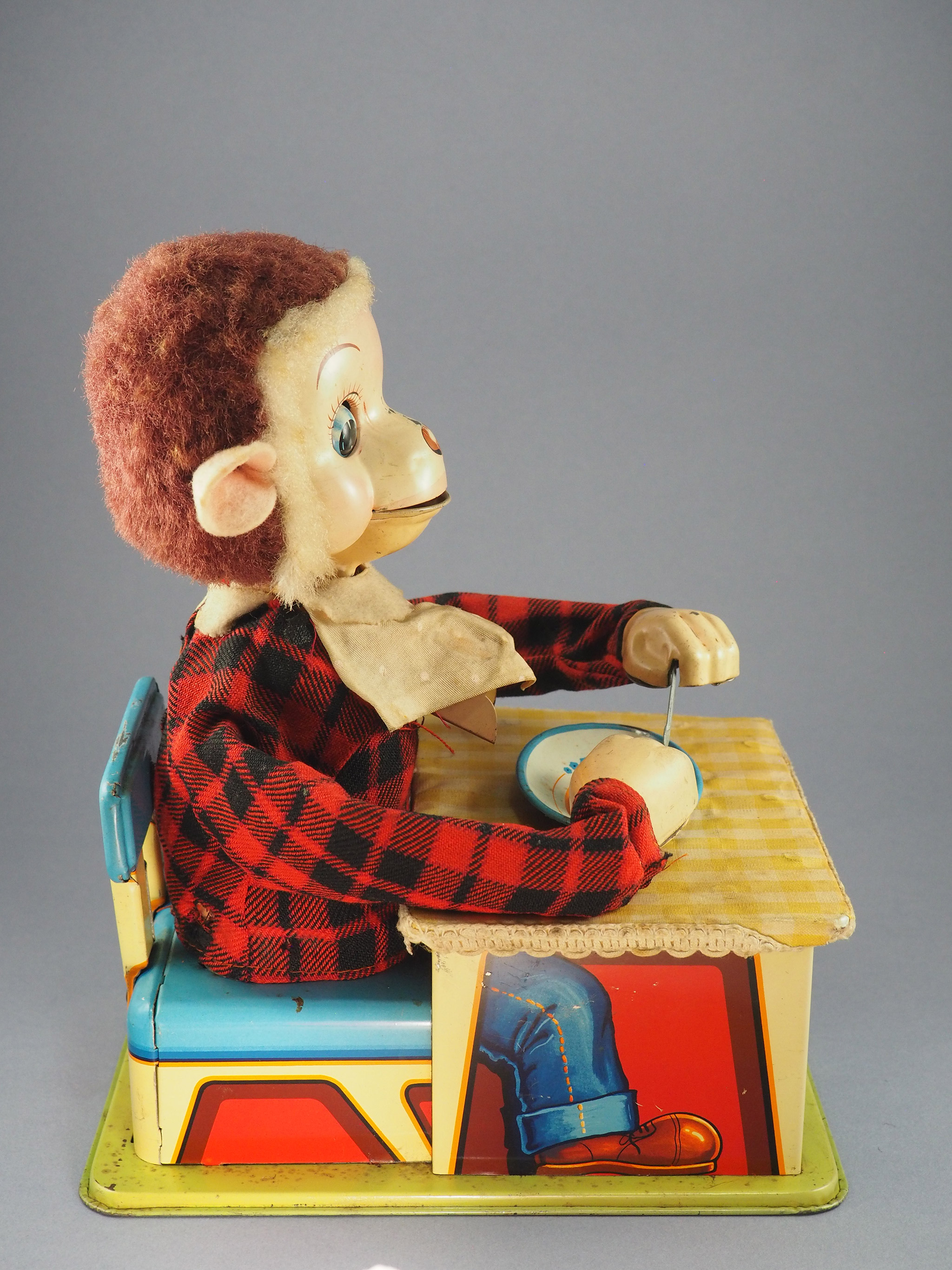 Susette the Eating Monkey photo 3