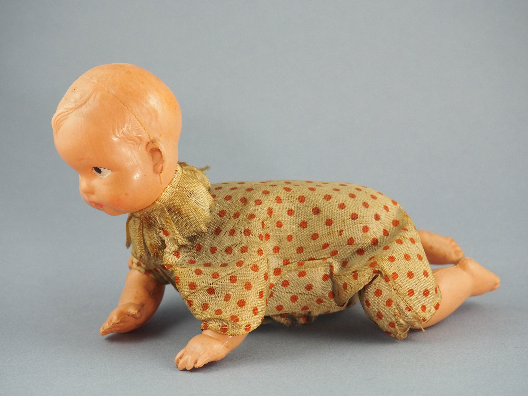Baby crawling photo 1