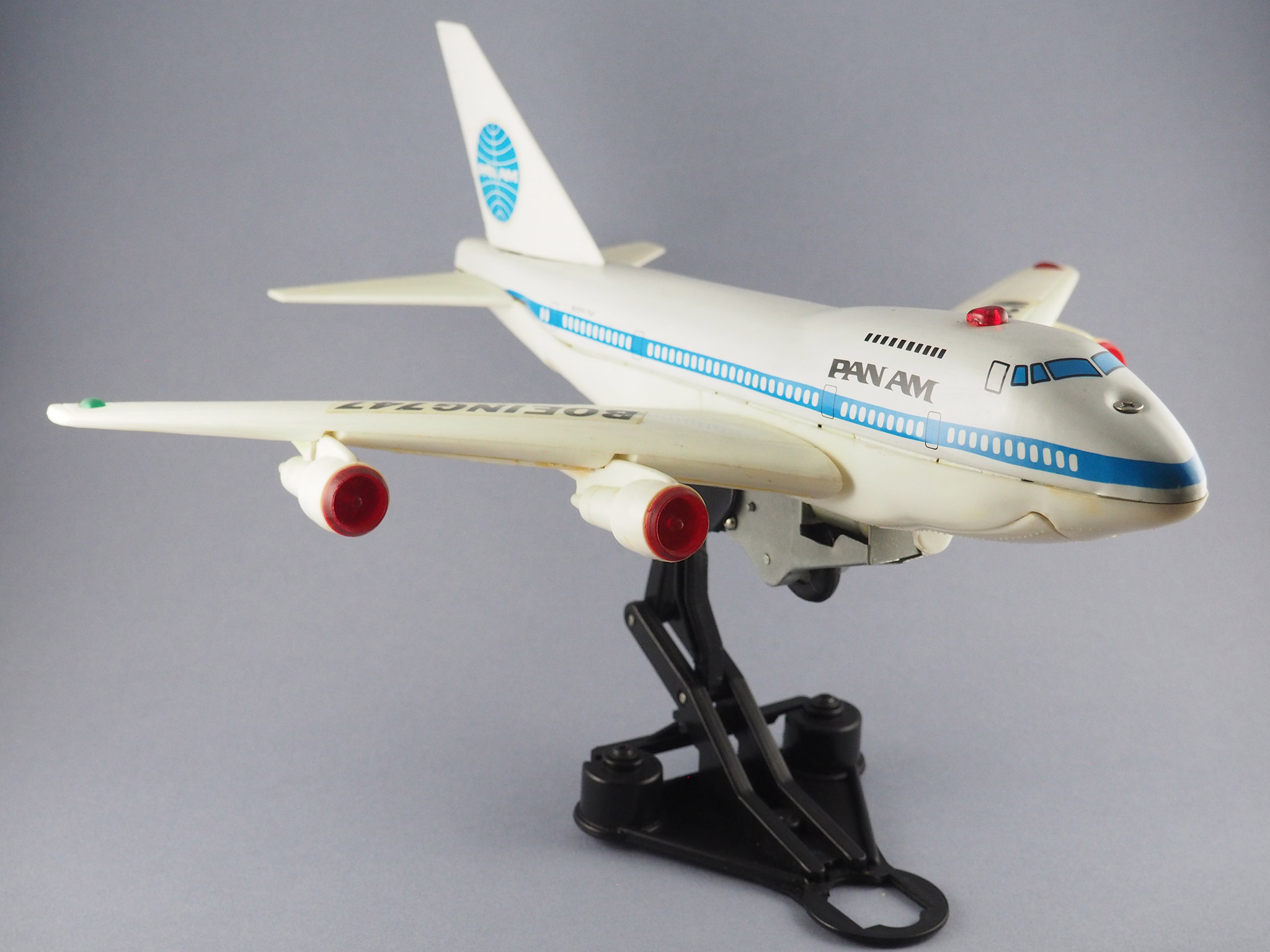 Flying Jet Plane PAN AM Boeing 747 SP photo 1
