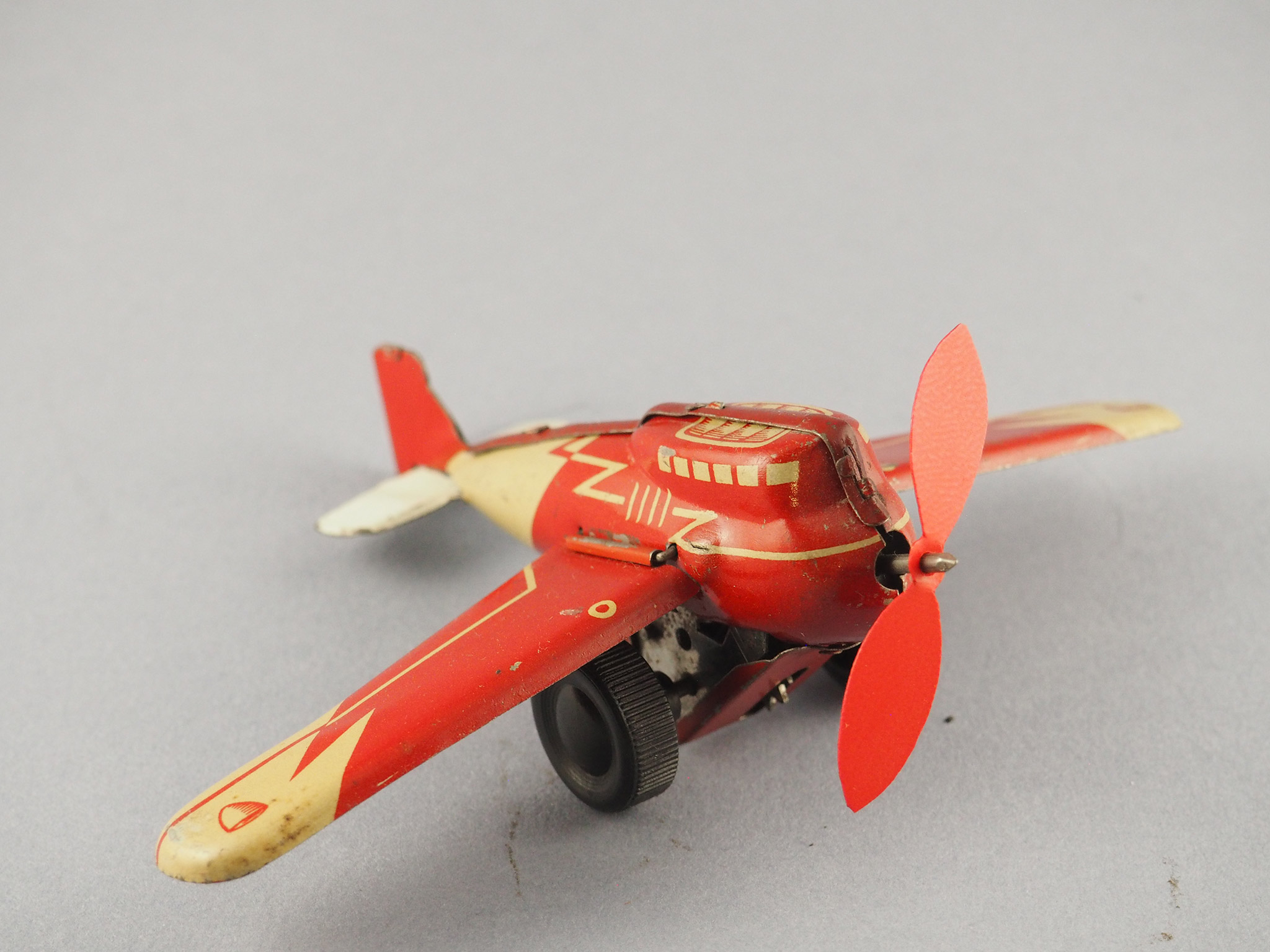 Airplane with folding wings photo 1