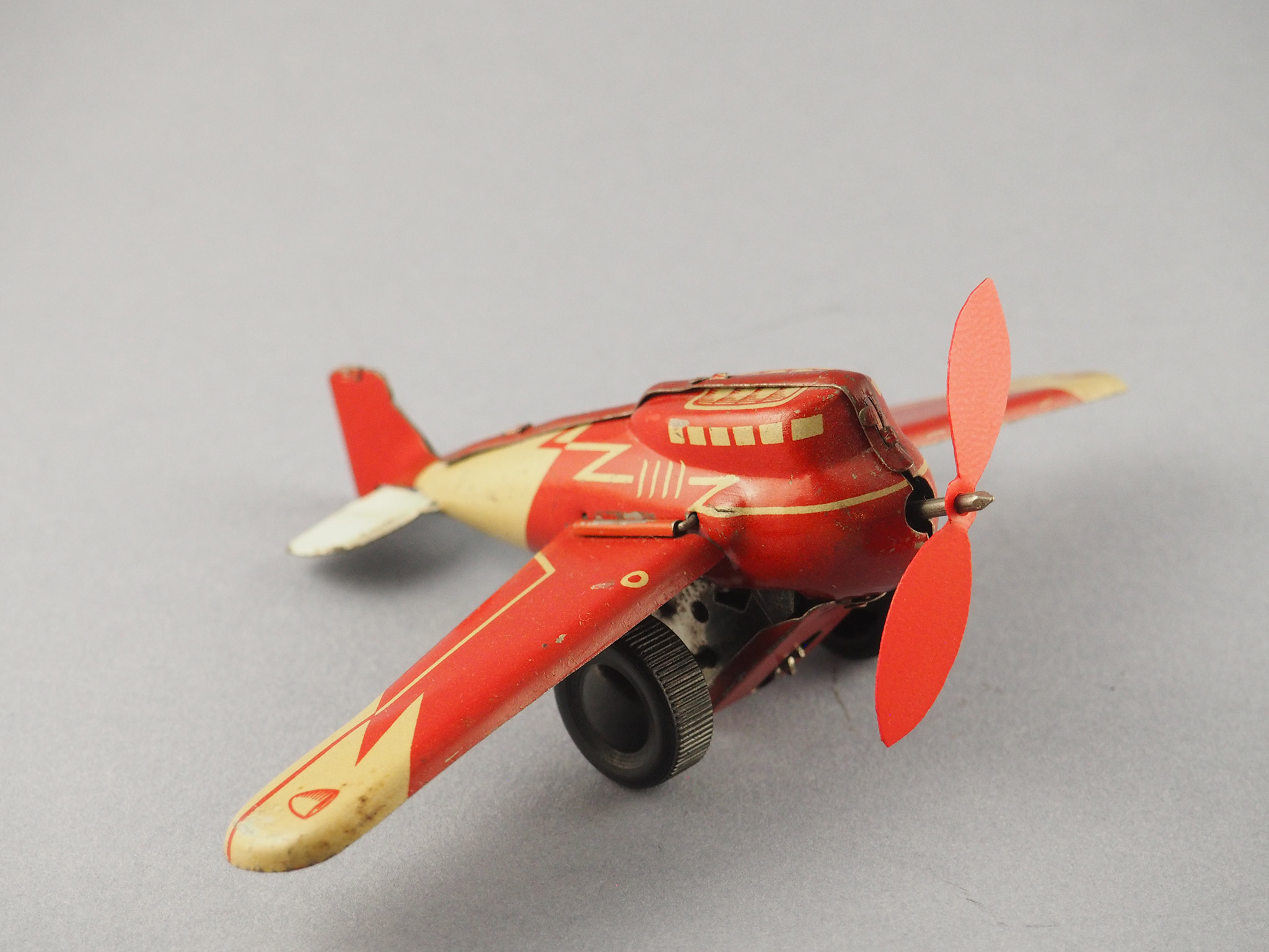 Airplane with folding wings photo 2