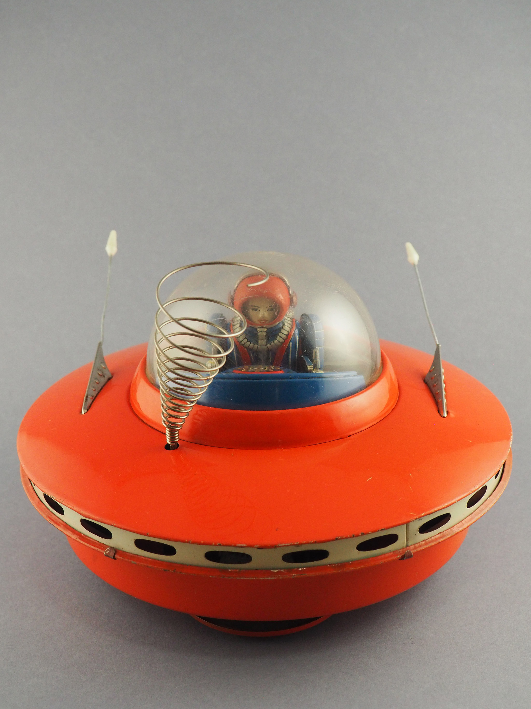 Flying Saucer with Space Pilot photo 2