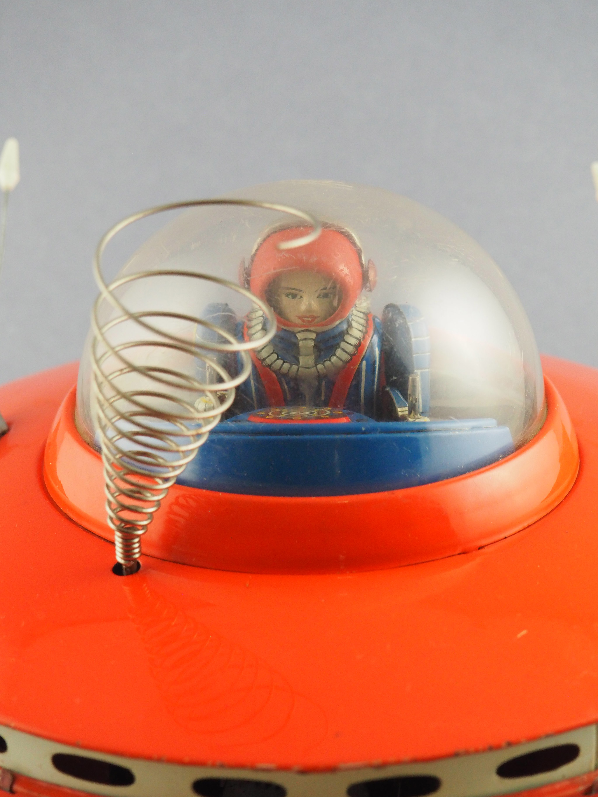 Flying Saucer with Space Pilot photo 3