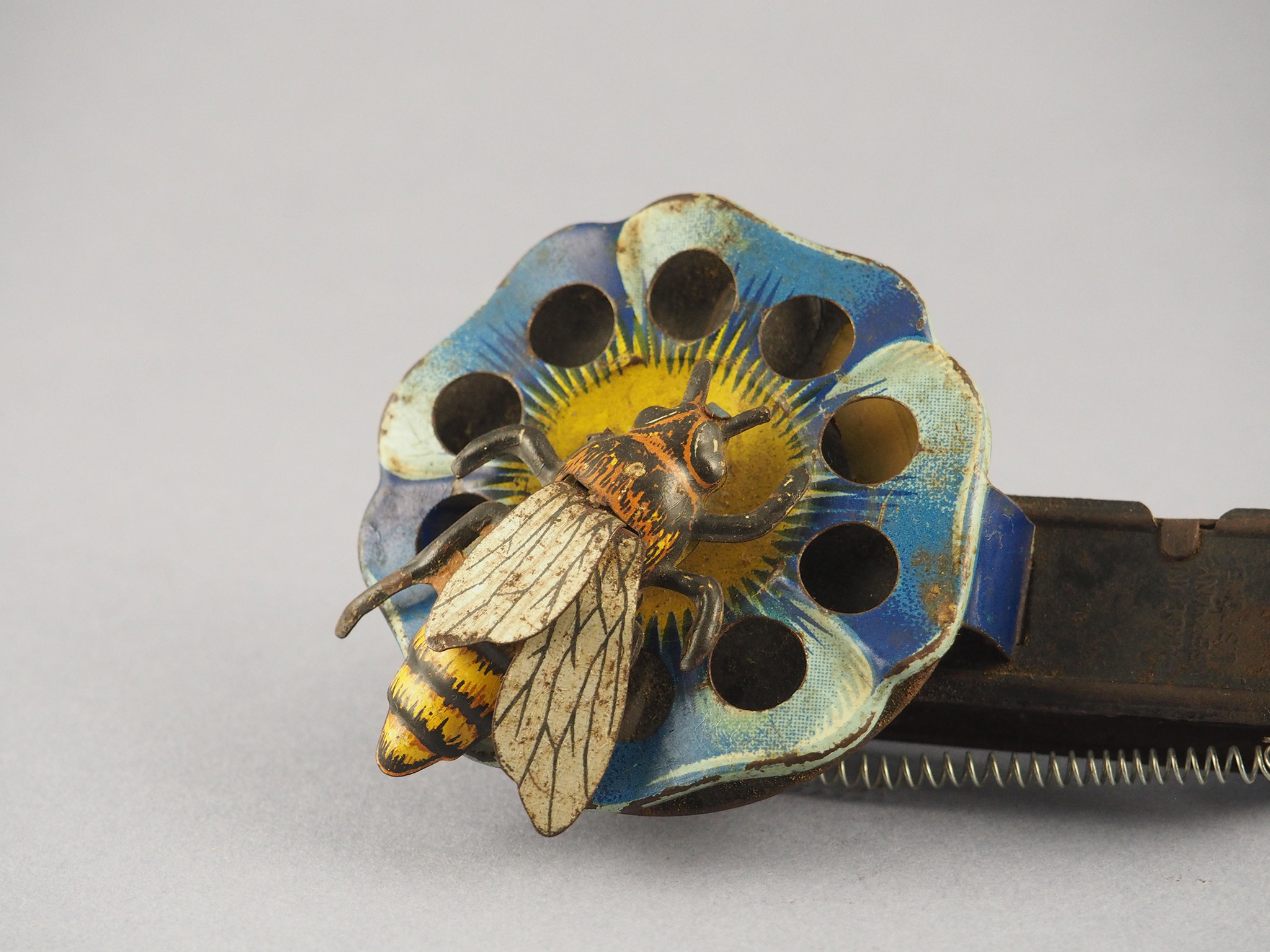 Bee Sparkling Pinwheel photo 1