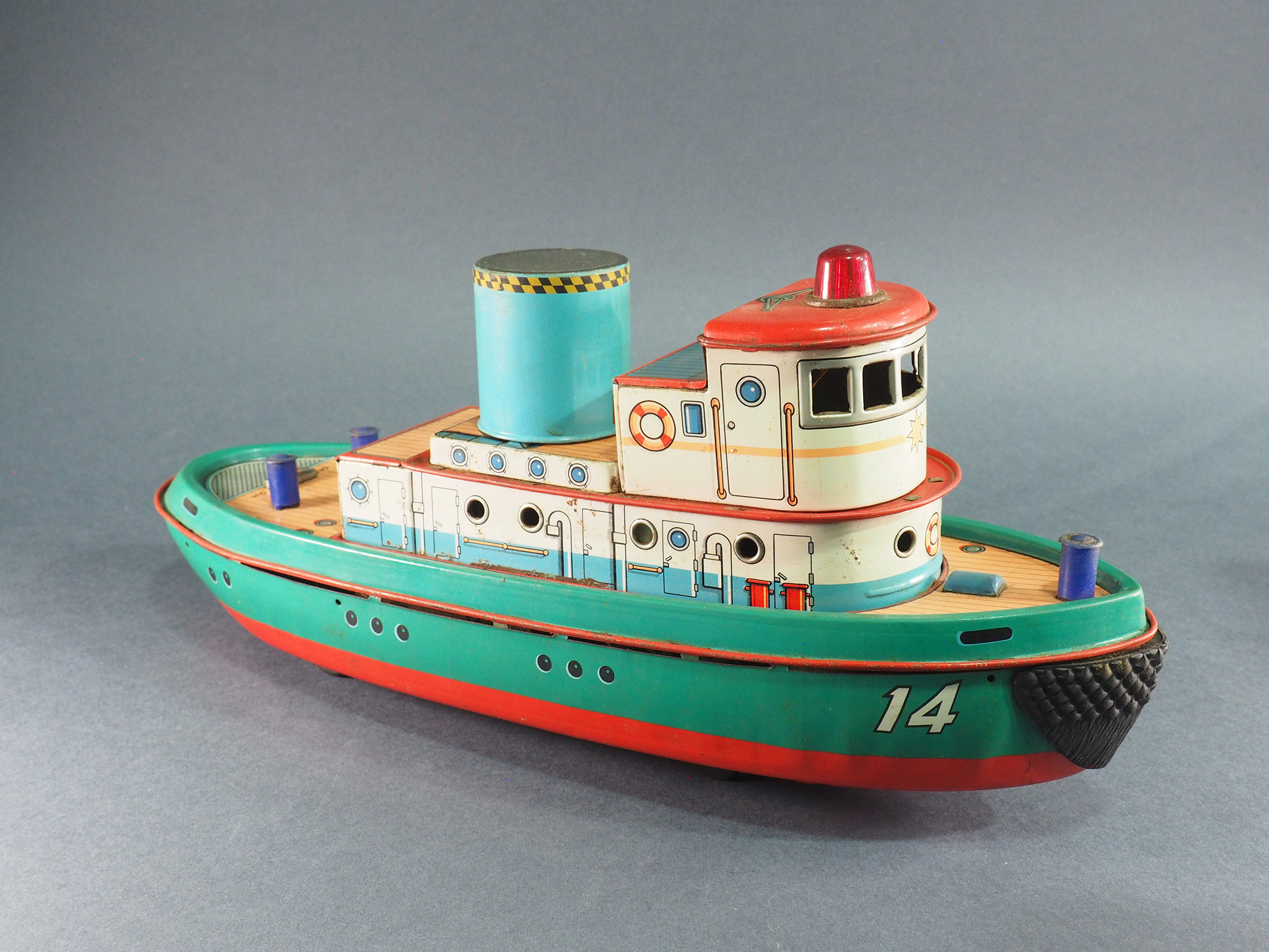 Ring Smoke Tug boat photo 2