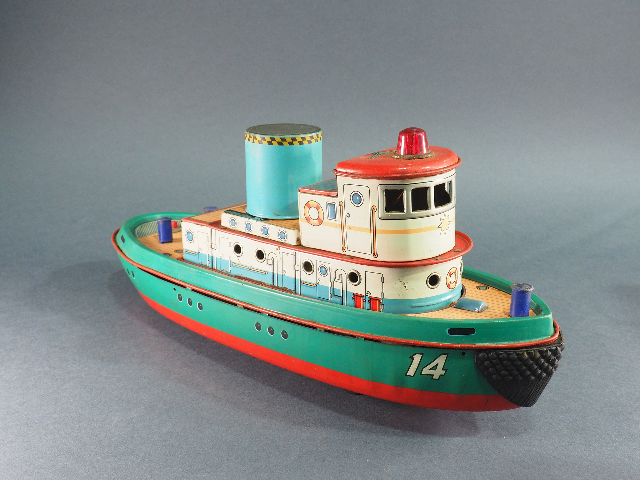 Ring Smoke Tug boat photo 3