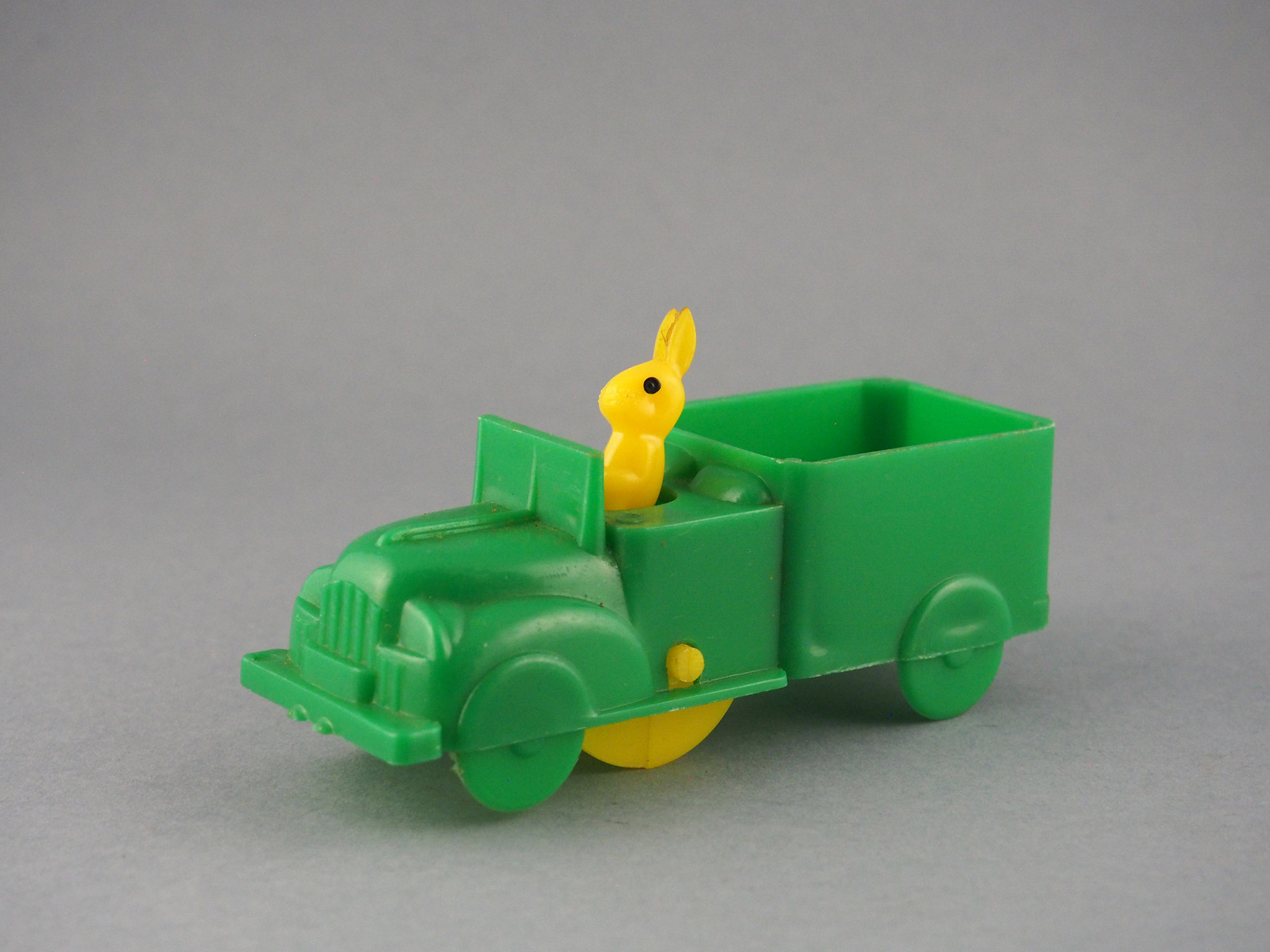 Camioneta com Coelho photo 1